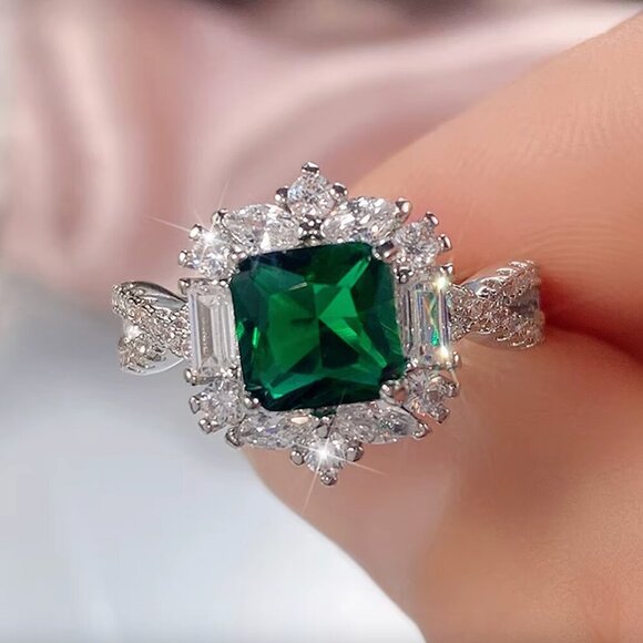 NEW 18k White Gold Emerald Diamond Ring - Picture 5 of 8